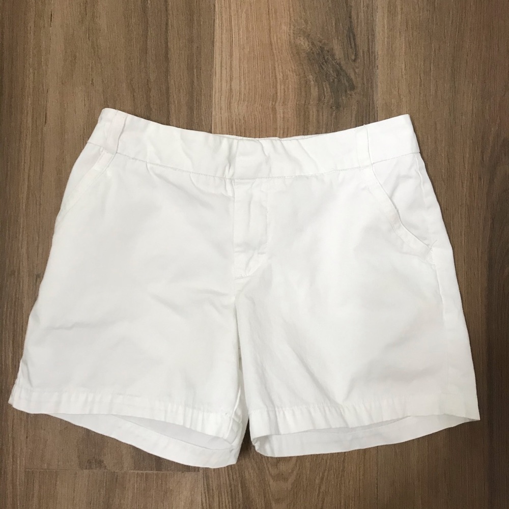 LEE : White Mid Rise Shorts EUC